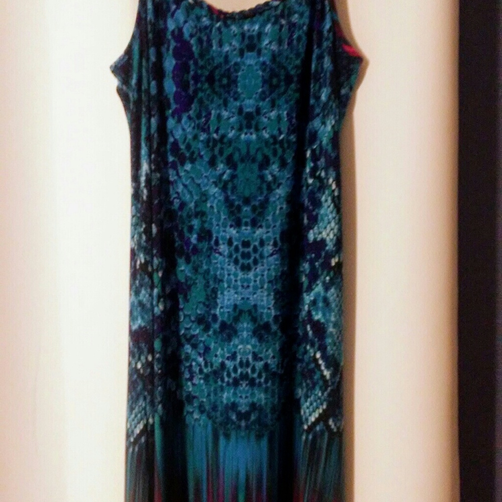 Dress - Picture 2 of 3
